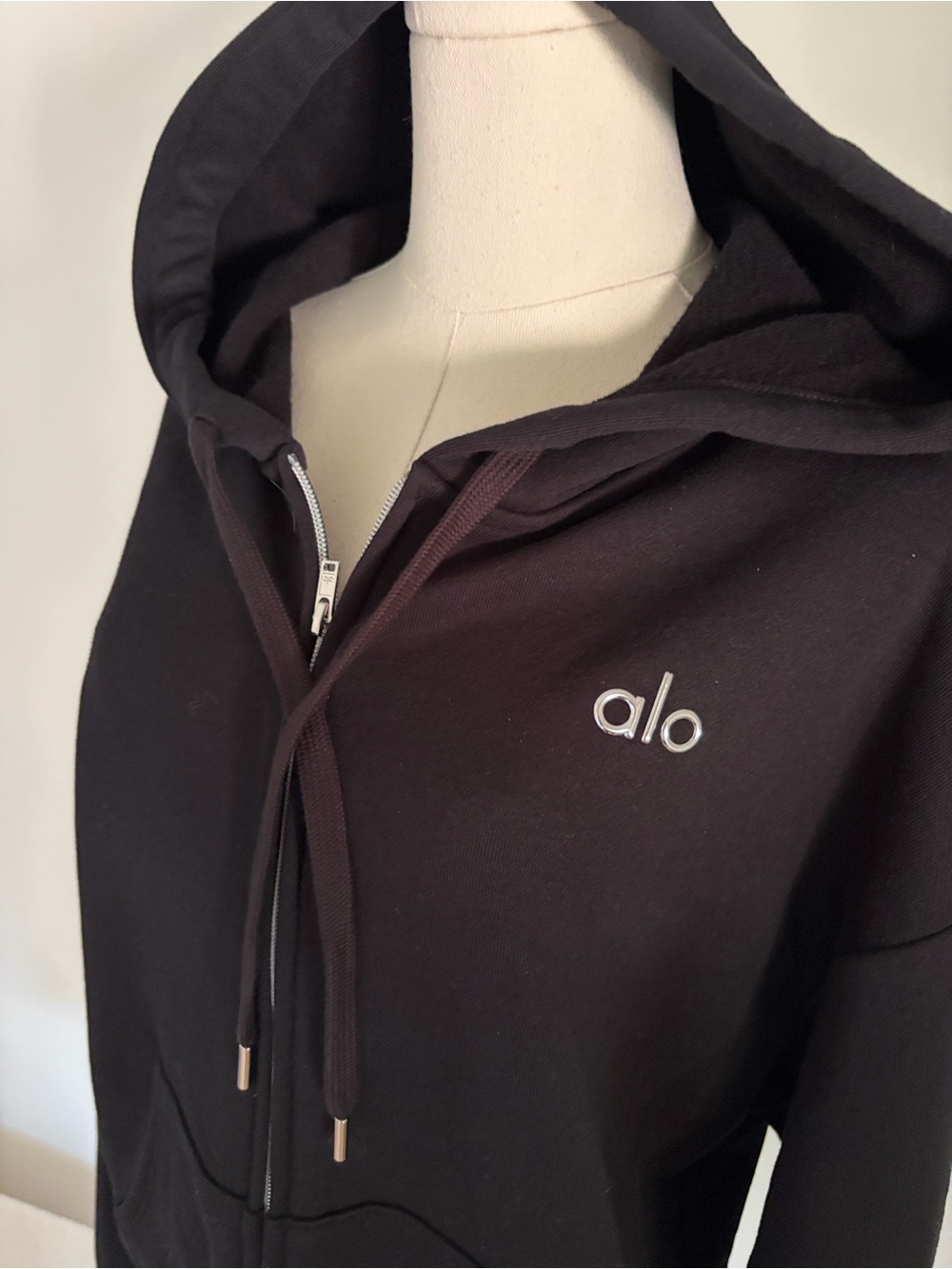 ALO Yoga woman’s Black Full-Zip Hoodie Sweatshirt - Picture 3 of 5